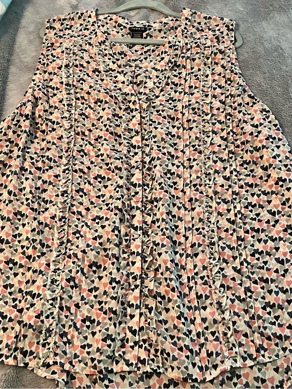 Torrid Sleeveless Blouse with heart pattern Size 3